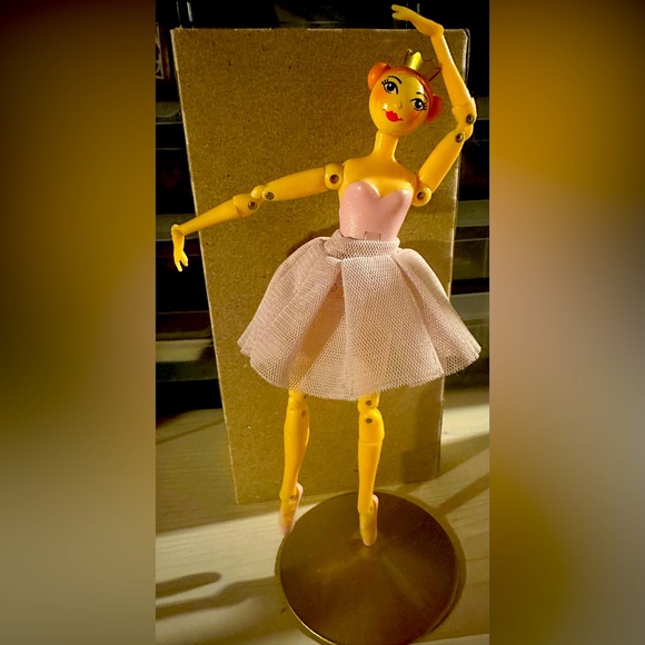 PYLONES designer Crea Crea Beautiful Poseable Jointed Ballerina Doll Toy Clara - Picture 2 of 6